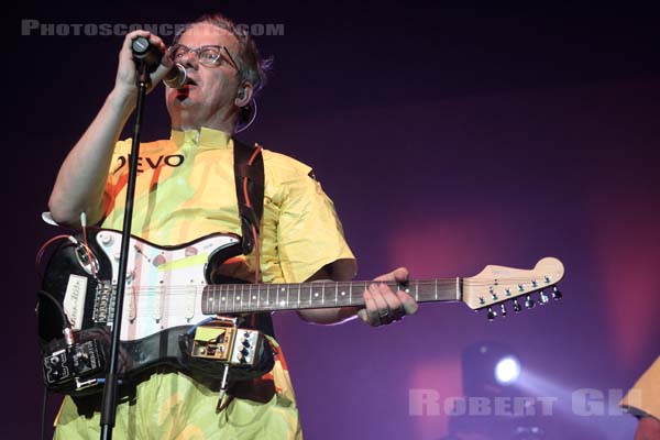 DEVO - 2008-06-03 - PARIS - Espace Charlie Parker - Grande Halle - 